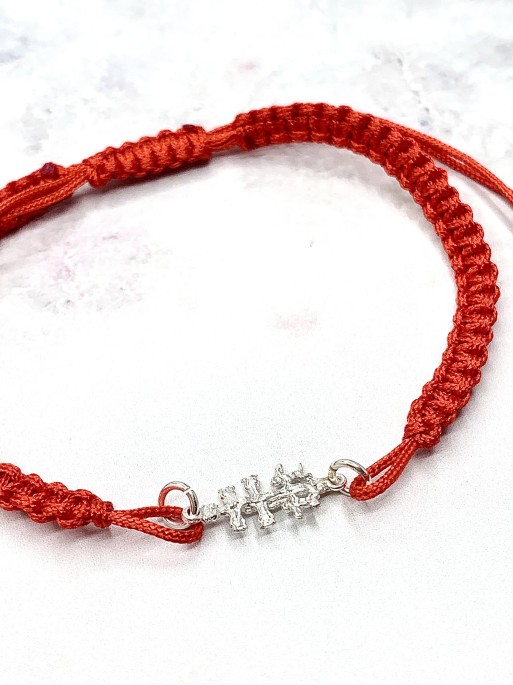 Red Caravaca Cross bracelet made of macramé and silver