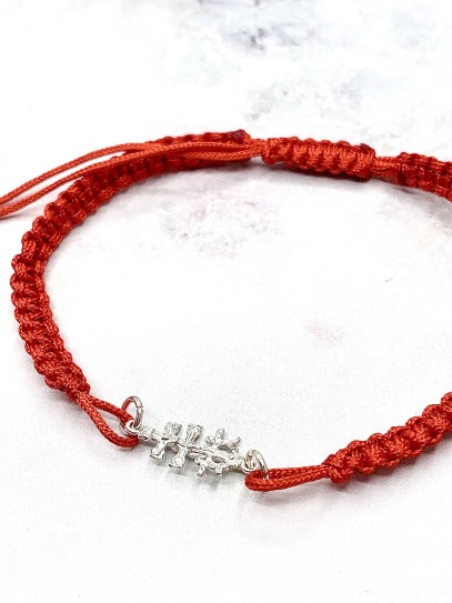 Red Caravaca Cross bracelet made of macramé and silver