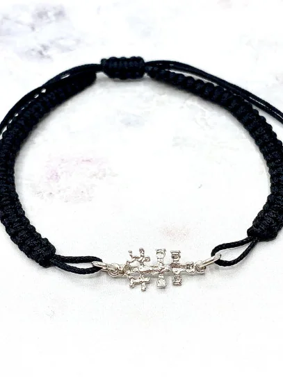 Pulsera de Cruz de Caravaca de macramé y plata