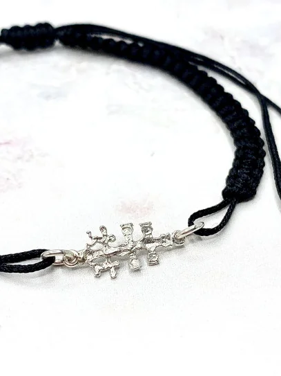 Pulsera de Cruz de Caravaca de macramé y plata