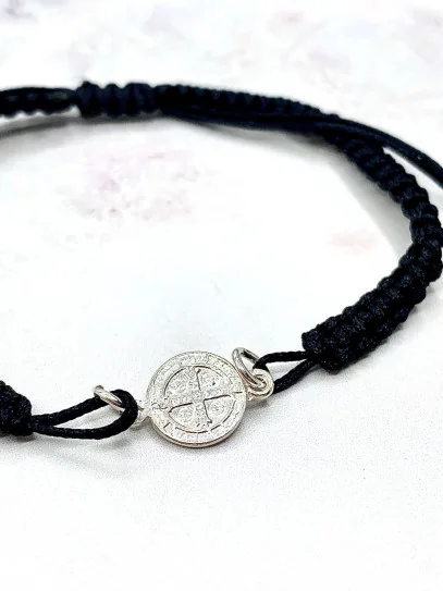 Polsera de Medalla de Sant Benet de macramé i plata