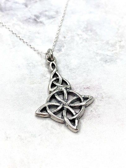 Collaret 'Angus' de Nus Bruixes i Trisquel de plata envellida