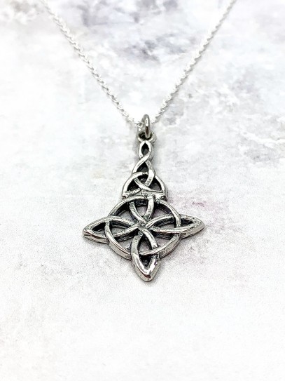Collaret 'Angus' de Nus Bruixes i Trisquel de plata envellida