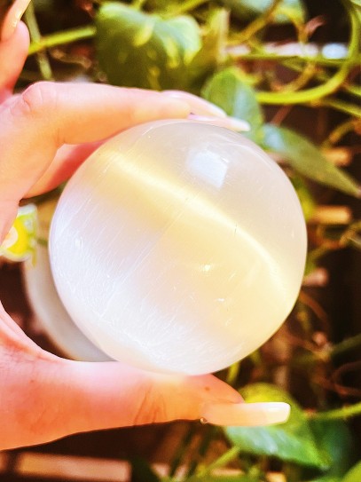 Esfera de Selenita limpiadora y purificadora 12 cm