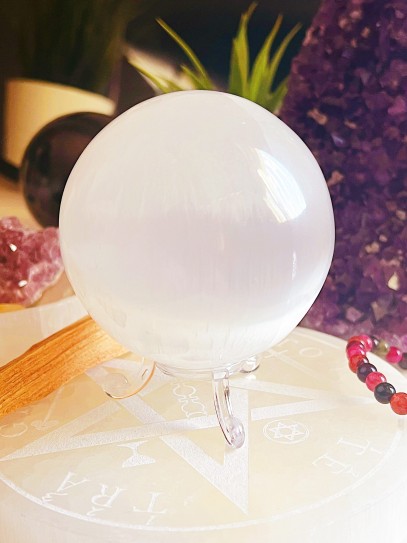 Selenite sphere cleansing and purifying 12 cm