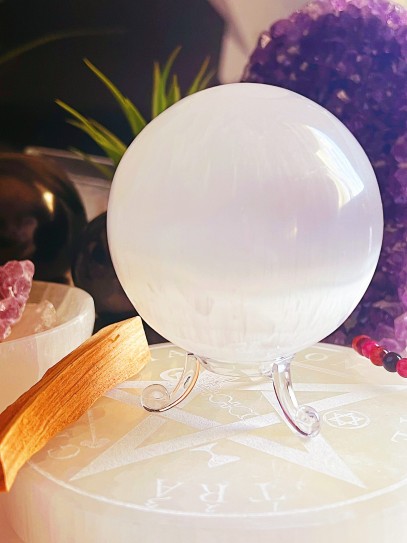 Selenite sphere cleansing and purifying 12 cm