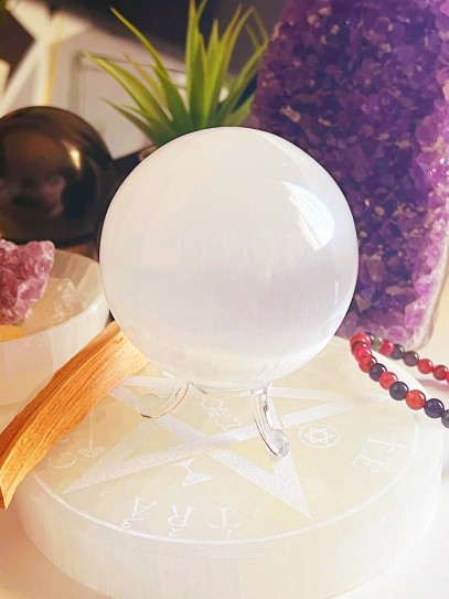 Selenite sphere cleansing and purifying 12 cm