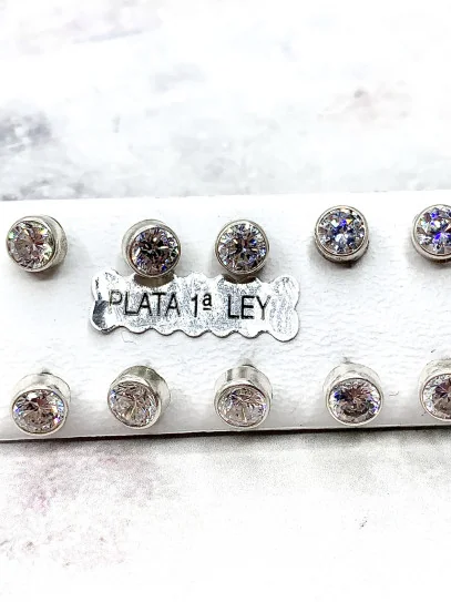 Zirconia Earrings with 7mm Screw Closure in Silver