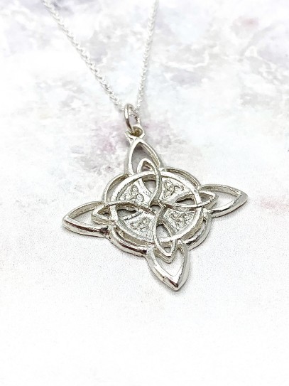 Collaret 'Morticia' de Nus Bruixes i Trisquel Celta