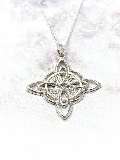 Collaret 'Morticia' de Nus Bruixes i Trisquel Celta