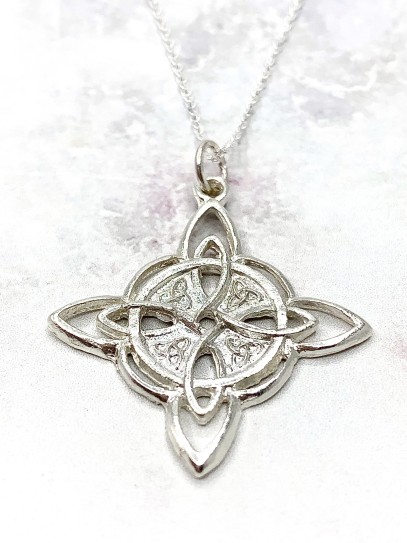 Collaret 'Morticia' de Nus Bruixes i Trisquel Celta