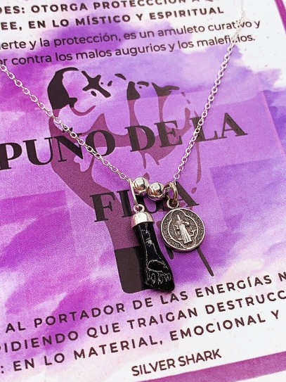 Collar doble protección de plata: Medalla de San Benito y puño de la figa