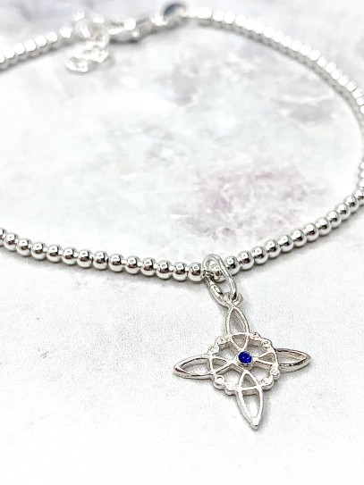 Pulsera 'Bridget' de Nudo Brujas y Zafiro