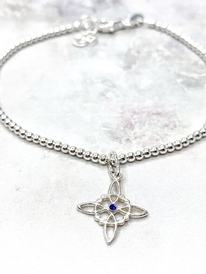 Pulsera 'Bridget' de Nudo Brujas y Zafiro