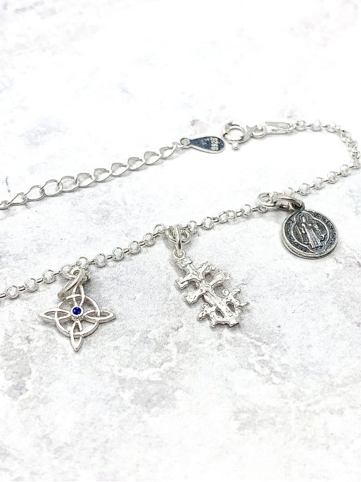 Triple protection silver bracelet: Witch's Knot, Caravaca Cross and Medal of Saint Benedict