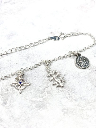 Triple protection silver bracelet: Witch's Knot, Caravaca Cross and Medal of Saint Benedict