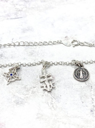 Triple protection silver bracelet: Witch's Knot, Caravaca Cross and Medal of Saint Benedict