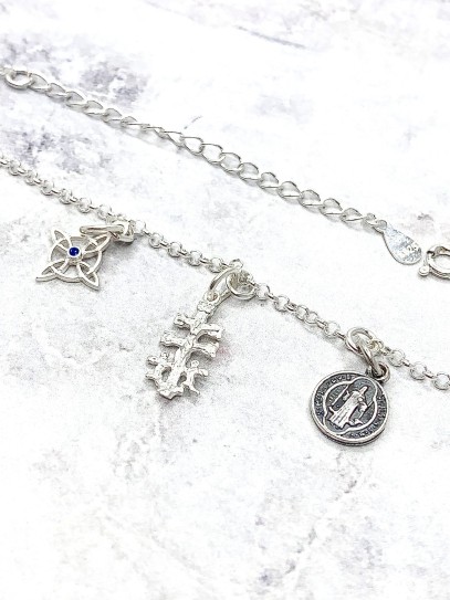 Triple protection silver bracelet: Witch's Knot, Caravaca Cross and Medal of Saint Benedict
