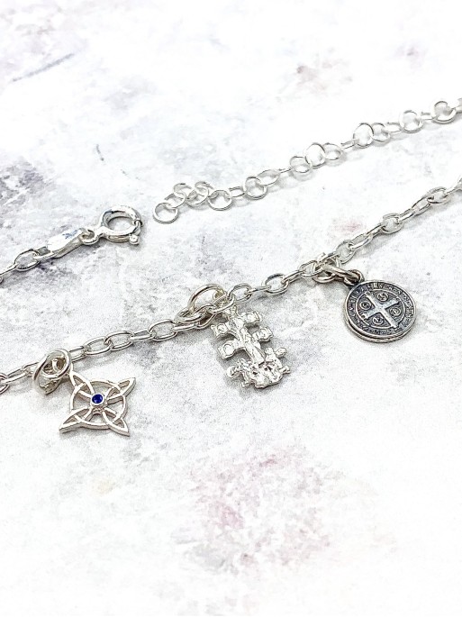 Triple protection silver anklet: Witch's Knot, Caravaca Cross and Medal of Saint Benedict