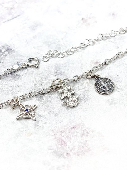 Triple protection silver anklet: Witch's Knot, Caravaca Cross and Medal of Saint Benedict