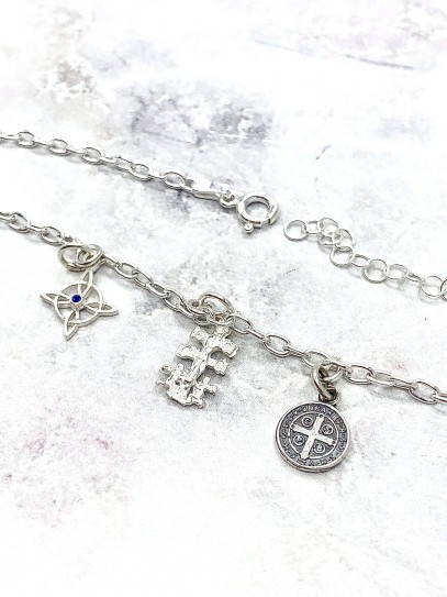 Triple protection silver anklet: Witch's Knot, Caravaca Cross and Medal of Saint Benedict