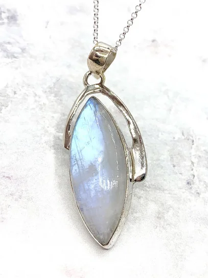 Collar de Piedra luna natural - Edición limitada - Calidad extra - Protección y feminidad