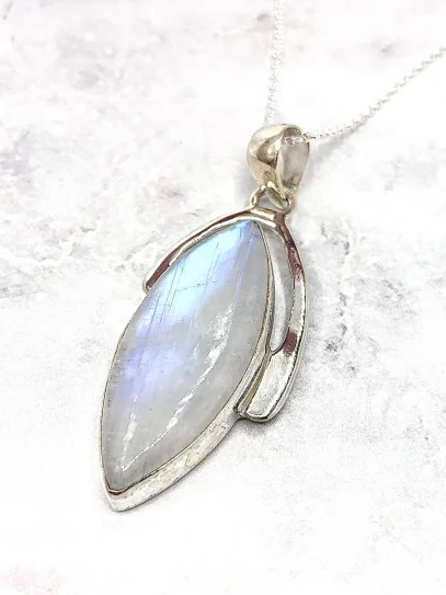 Collar de Piedra luna natural - Edición limitada - Calidad extra - Protección y feminidad