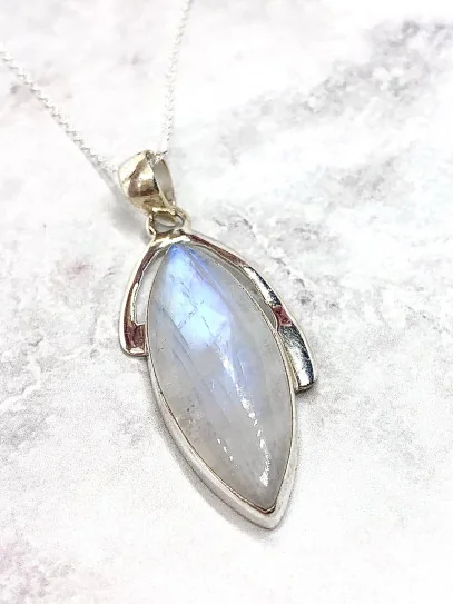 Collar de Piedra luna natural - Edición limitada - Calidad extra - Protección y feminidad