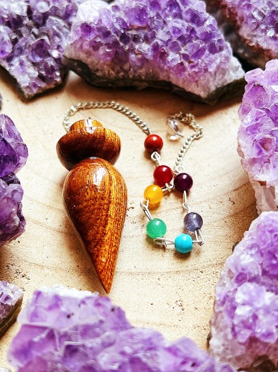 Péndulo curativo de Reiki de madera de los 7 Chakras - Equilibrio