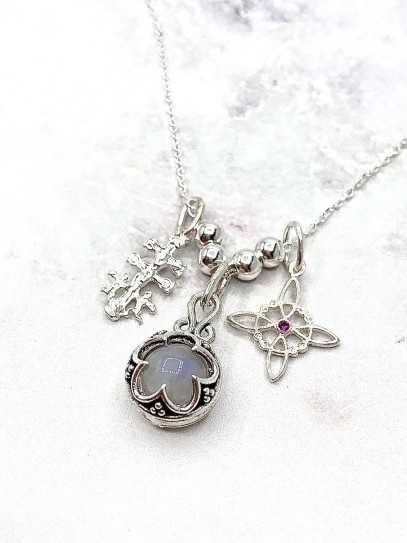 Collaret triple protecció de plata: Gotland Pedra lluna mini, Nus de Bruixa i Creu de Caravaca