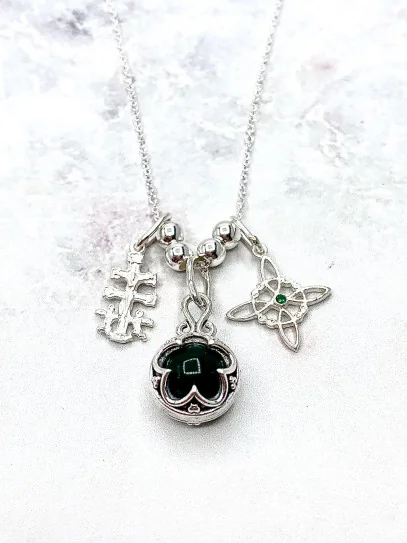 Triple protection silver necklace: Gotland Green quartz Mini, Witches Knot and Caravaca Cross