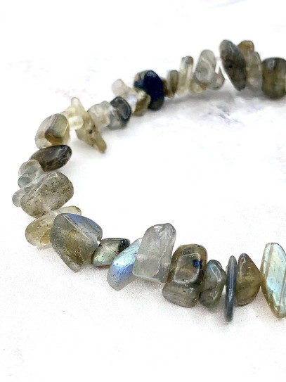 Pulsera 'India' de chip de Labradorita | Protección e intuición