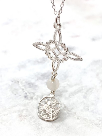 Collar triple protección de plata: Nudo de Bruja y Tetragramatón con Cuarzo blanco