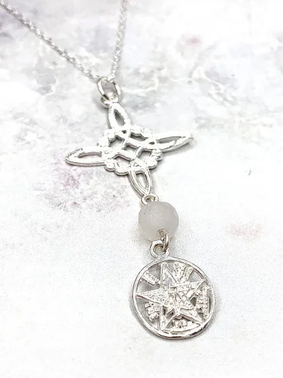 Collar triple protección de plata: Nudo de Bruja y Tetragramatón con Cuarzo blanco