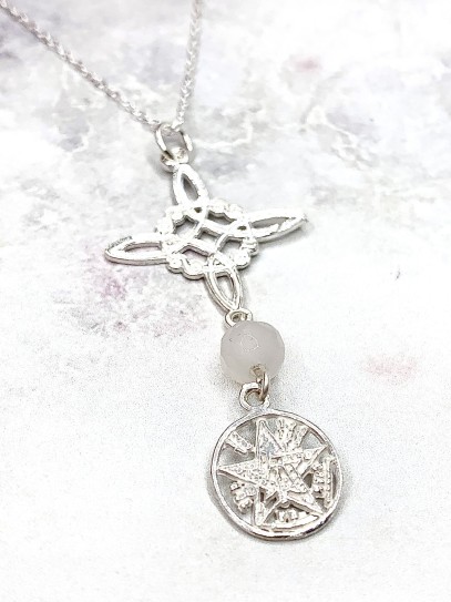 Collar triple protección de plata: Nudo de Bruja y Tetragramatón con Cuarzo blanco