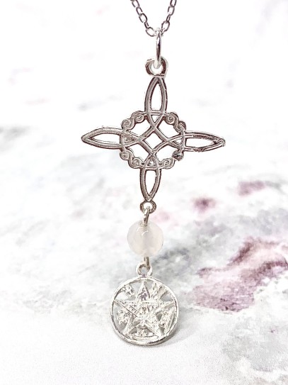 Collar triple protección de plata: Nudo de Bruja y Tetragramatón con Cuarzo blanco