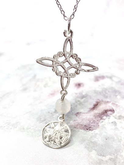 Collar triple protección de plata: Nudo de Bruja y Tetragramatón con Cuarzo blanco
