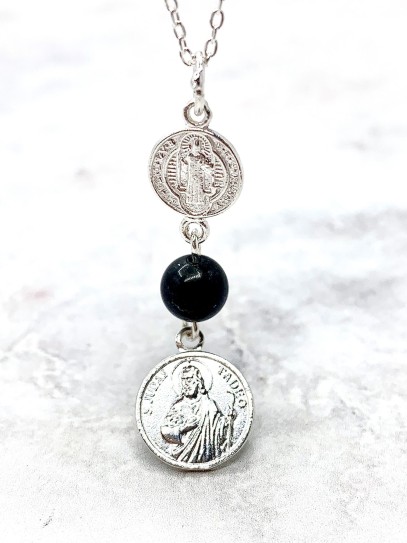 Collaret triple protecció de plata: Medalla de Sant Benet i Sant Judes Tadeu amb Turmalina