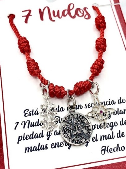 Polsera 7 nusos vermella triple protecció: Nus de Bruixa, Creu de Caravaca i Tetragramató de plata