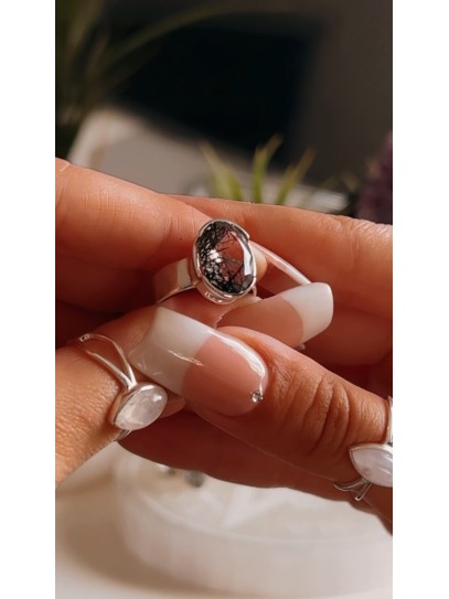 Anillo 'Vanisha' de Cuarzo rutilado con Turmalina
