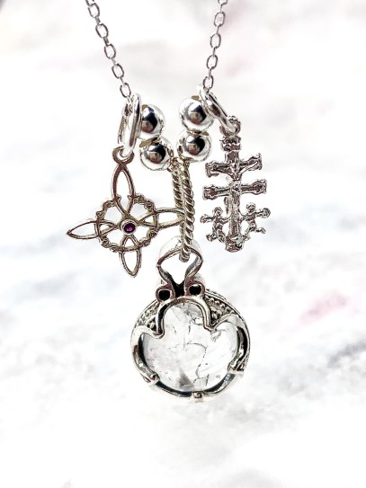 Collaret triple protecció de plata: Gotland Quars transparent, Nus de Bruixa i Creu de Caravaca