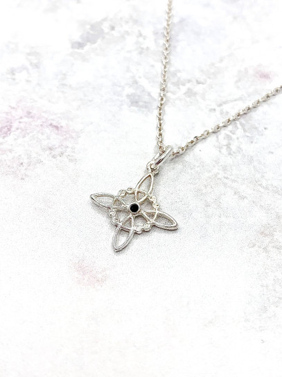 Collar 'Bridget' MINI de Nudo Brujas y Turmalina negra