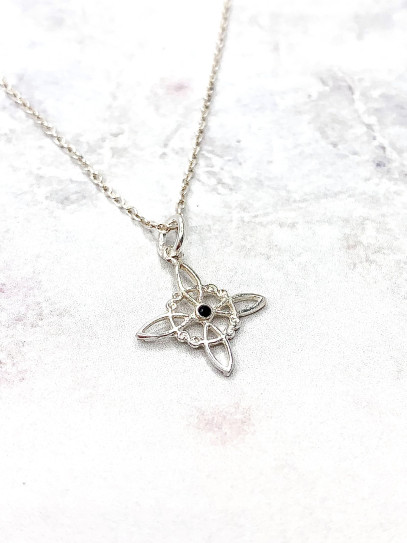 Collar 'Bridget' MINI de Nudo Brujas y Turmalina negra