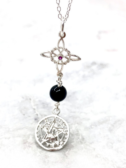 Collar triple protección de plata: Nudo de Bruja de Rubí y Tetragramatón con Turmalina
