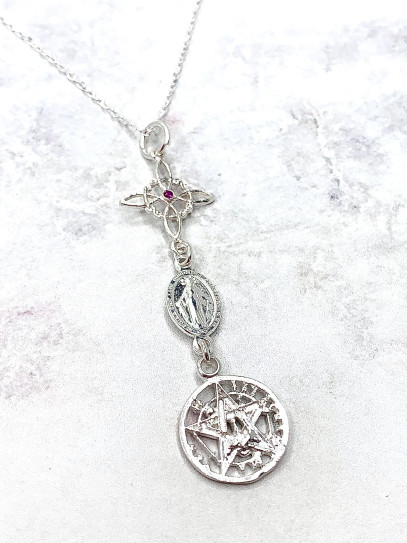 Triple protection necklace: Witch's Knot, Miraculous Medal of the Virgin of the Ruby, and Tetragrammaton
