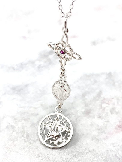 Triple protection necklace: Witch's Knot, Miraculous Medal of the Virgin of the Ruby, and Tetragrammaton