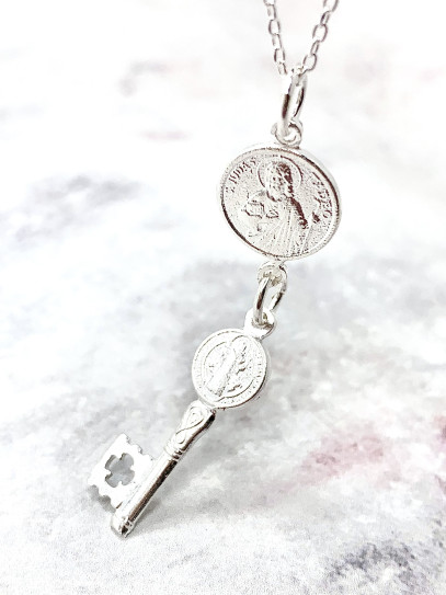 Collaret doble protecció de plata: Clau obrecamins Medalla de Sant Benet i Sant Judes Tadeu