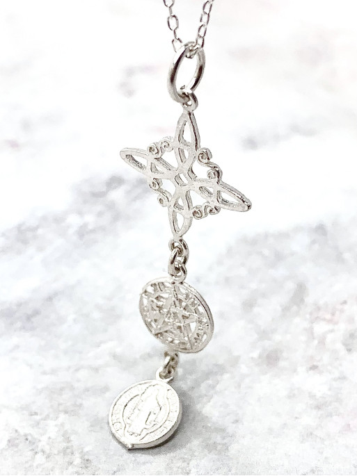 Collaret triple protecció de plata: Nus de Bruixa, Medalla de Sant Benet i Tetragramató