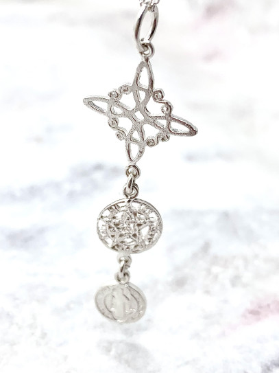 Collaret triple protecció de plata: Nus de Bruixa, Medalla de Sant Benet i Tetragramató