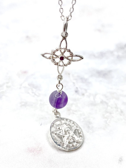 Collar triple protección de plata: Nudo de Bruja con Rubí y Tetragramatón con Amatista